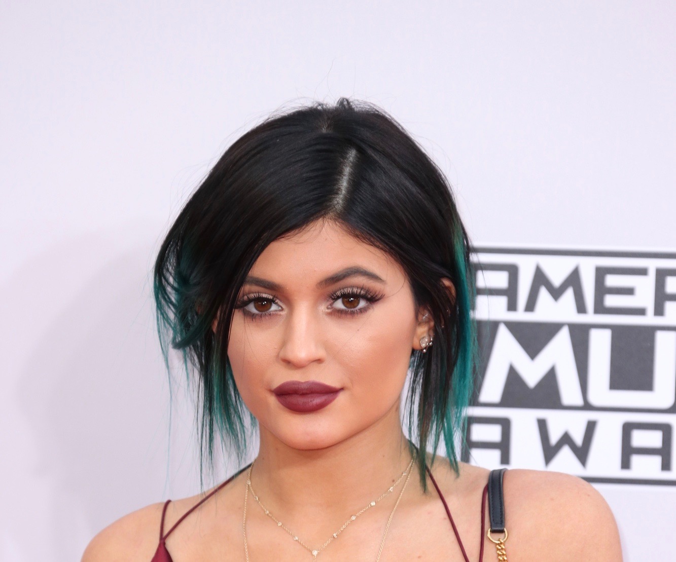 21jährige Kylie Jenner steigt in den Klub der Milliardäre auf ERFOLG