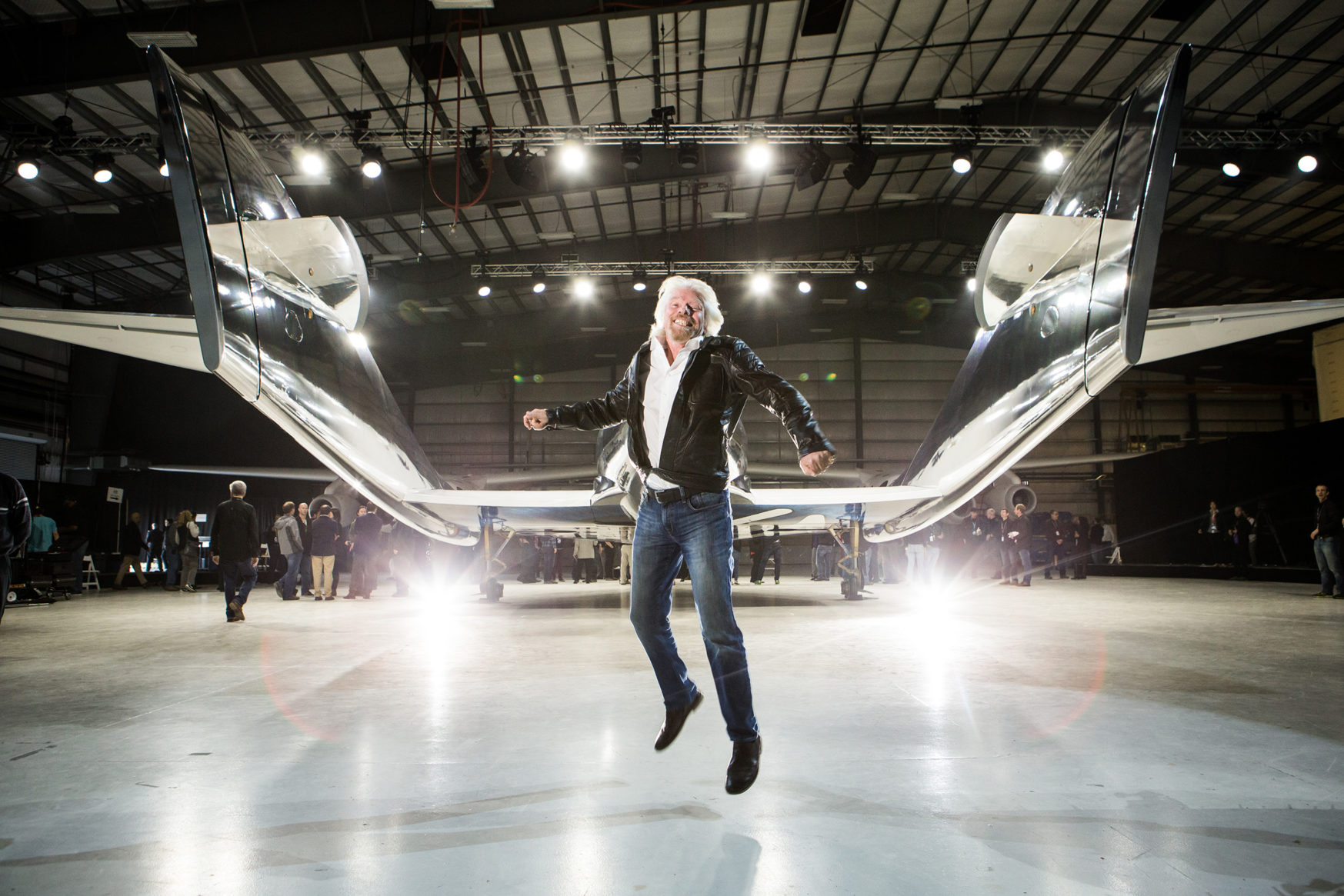 Richard Branson will mit dem ersten Flug ins All fliegen