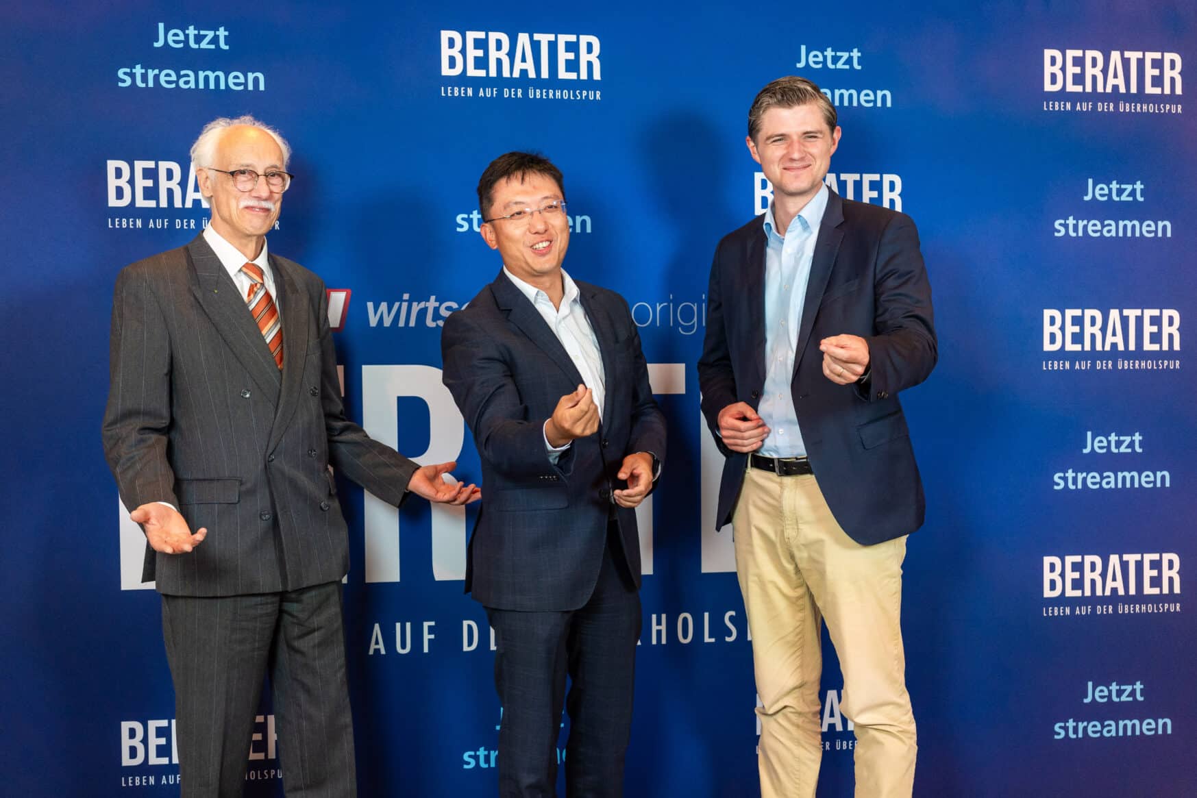 Julien Backhaus mit Dr- Franz Hölzl und Zhenwei Wang auf der Berater Leben auf der Überholspur 3 Premiere