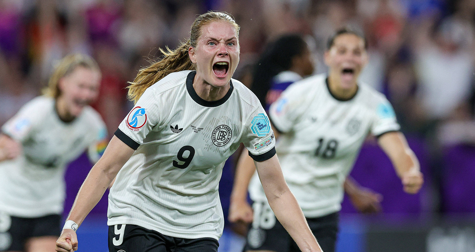 Bild: Sjoeke Nüse (Mitte) und zwei andere aus dem deutschen Team