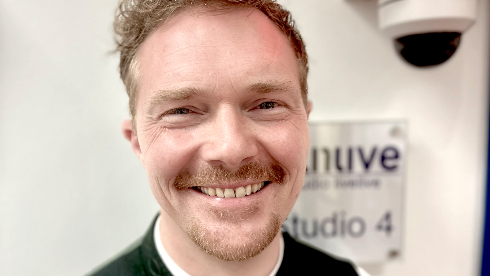 Bernd Egger: Der Mann, der Schwarzenegger Hochdeutsch beibringt