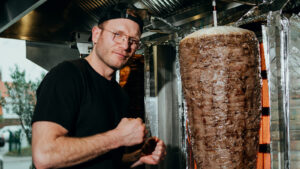 Ehrlich schmeckt am längsten – Wie Holle21614 den Döner revolutionieren will