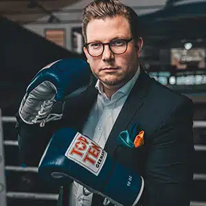 Bernhard Stefan Müller mit Boxhandschuhen