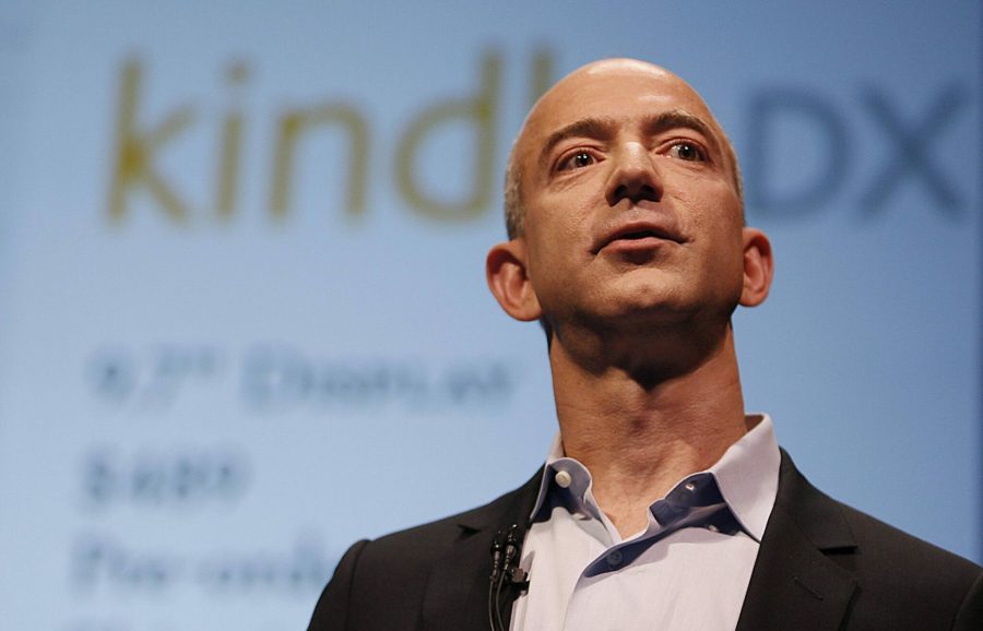 Jeff Bezos CEO Amazon anlässlich der Präsentation des E-Book-Lesegeräts - Kindle DX - in New York - PUBLICATIONxINxGERxSUIxAUTxHUNxONLY nyp20090506108